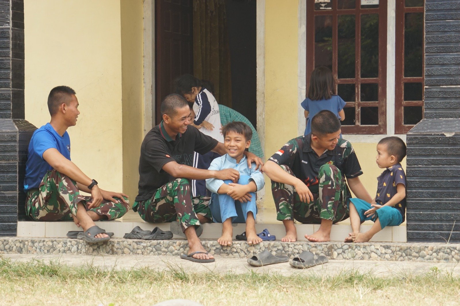 Kehangatan Anak-Anak Saat Tim TMMD 130 Hadir di Bengkulu