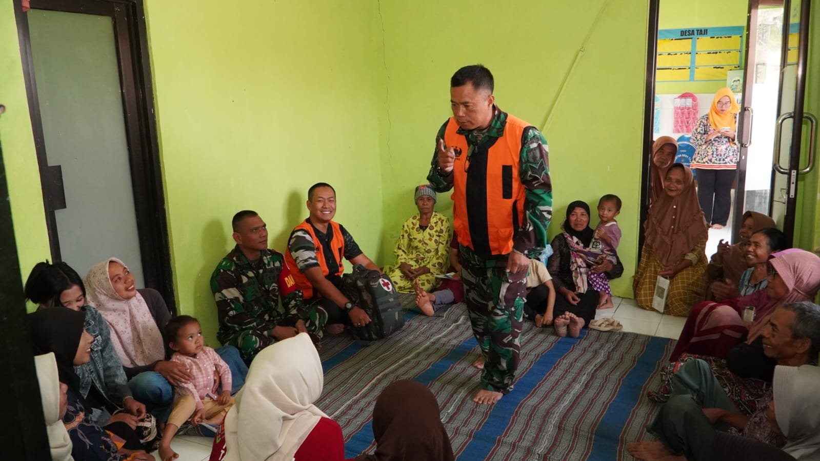 Satgas TMMD ke-130 TNI Gelar Edukasi Kesehatan untuk Masyarakat Desa Taji