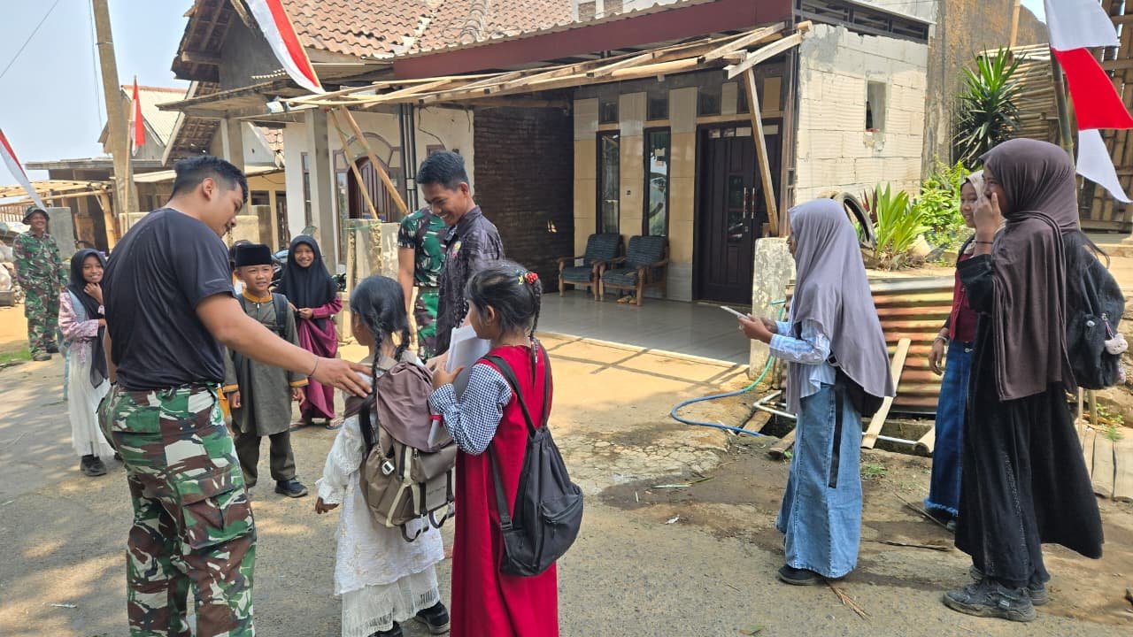 Kehangatan di TMMD ke-130, Satgas Kodim 0818 Berinteraksi Ceria dengan Siswa SD
