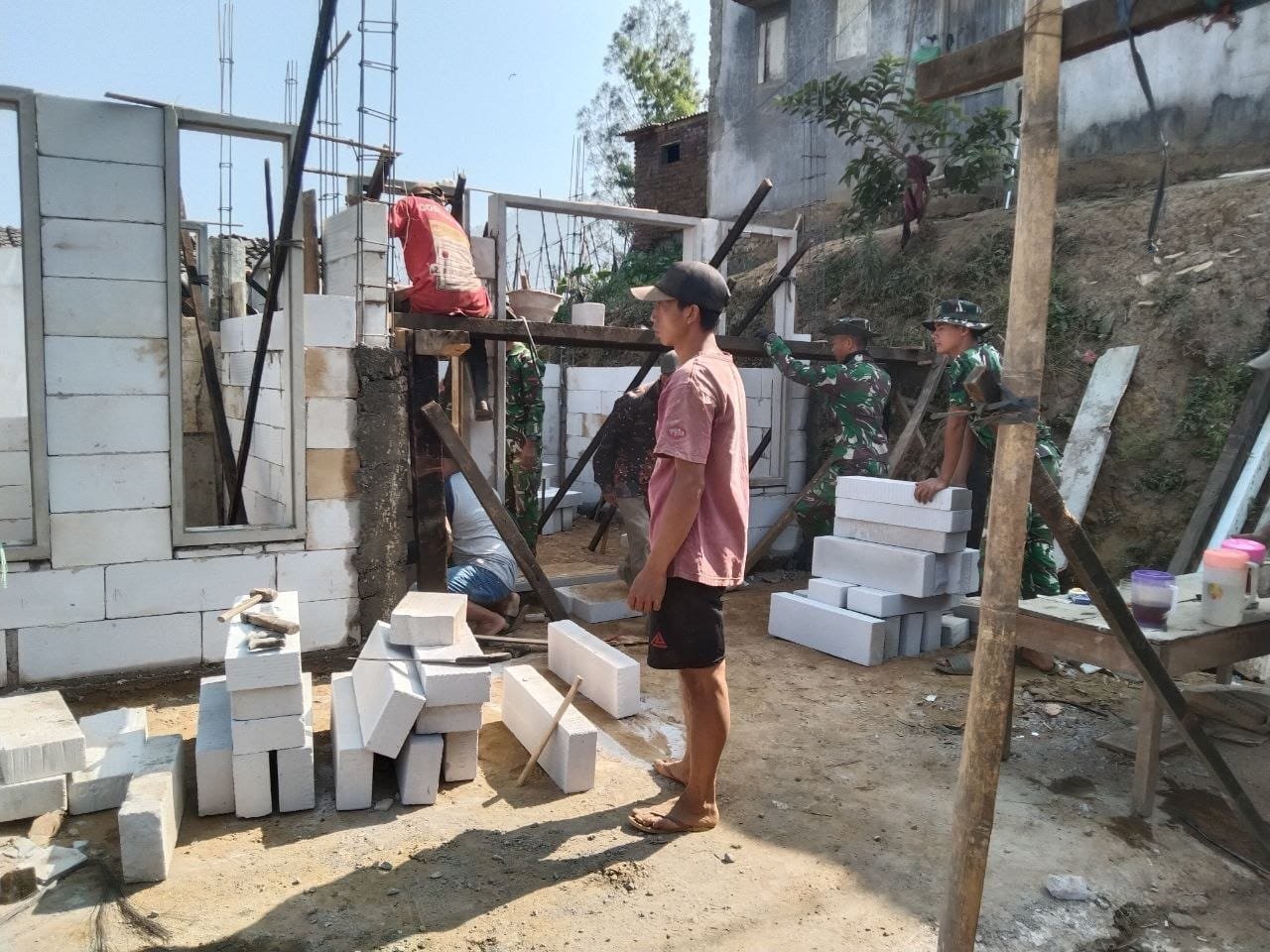 Peningkatan Kesejahteraan Masyarakat Malang Melalui Program Renovasi Rumah TNI